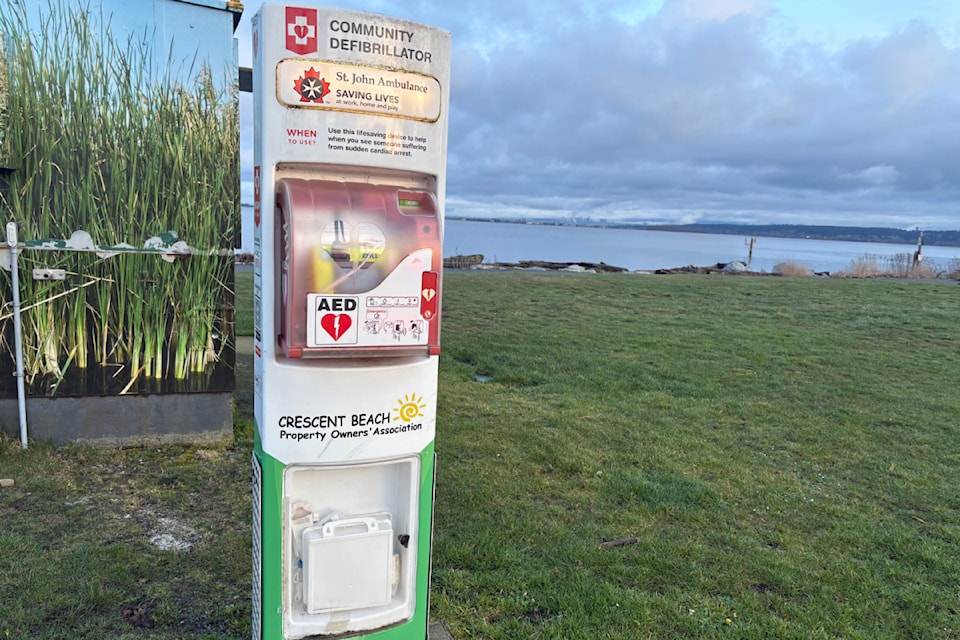 defibrillator-crescent-beach