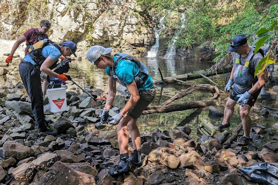 Tsartlip Nation and Pacifica Paddle pair up with Peninsula Streams Society to clean up the shores of KENNES (Hagan Bight). 