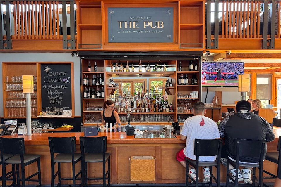 brentwood-bay-hotel-the-pub