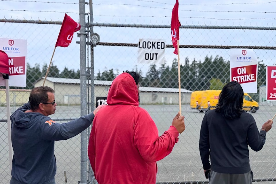 dhl-fence