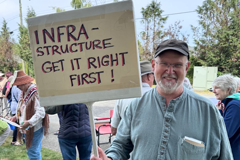 saanichton-protest-infrastructure