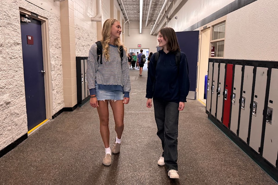 stellys-sarah-and-tessa-hallway
