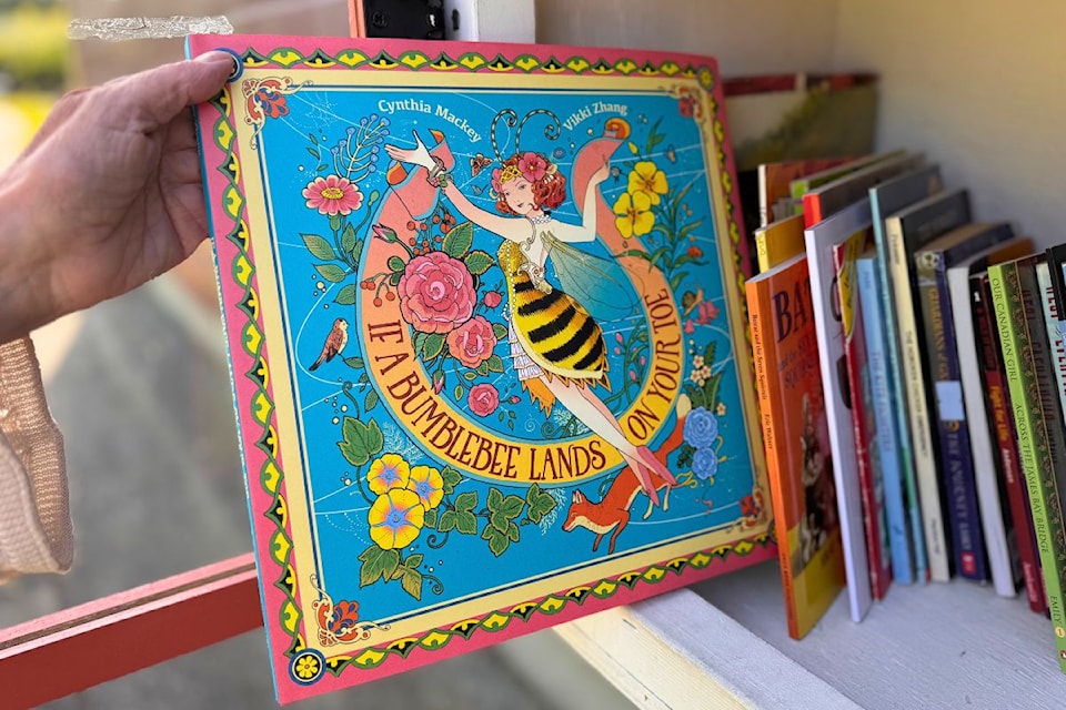 bumblebee-little-library-close-up