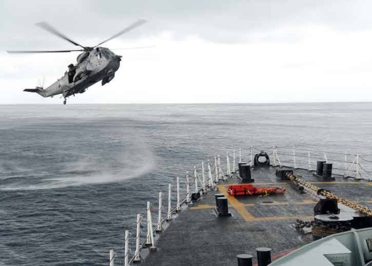 32783sidney443-seaking-landing-hmcs-vancouver-combat-camera