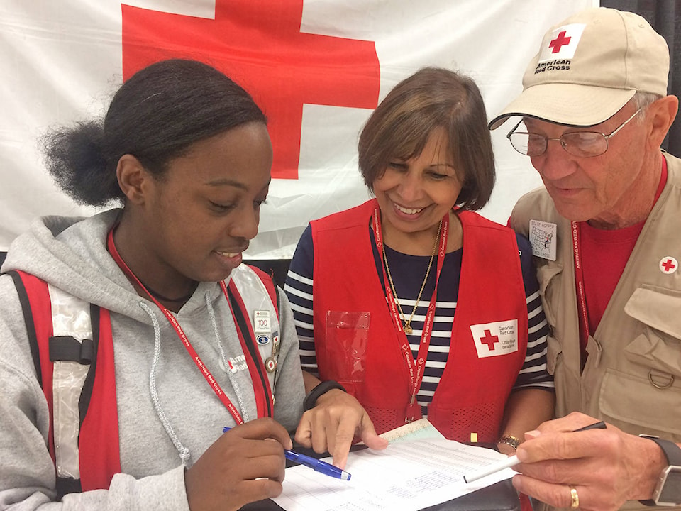 7802960_web1_170726-VNE-RedCrossvolunteer