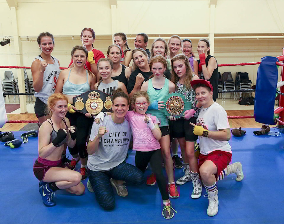 7954190_web1_Boxing1