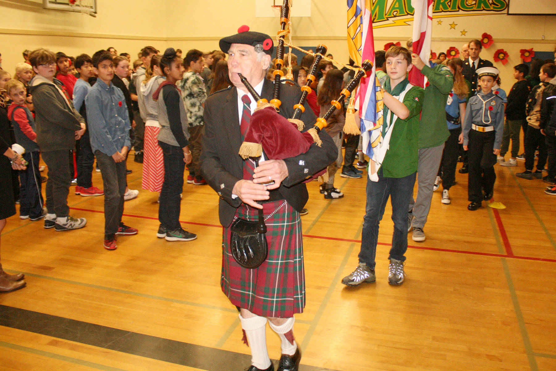 9332771_web1_171117-sne-remembrance-day-glanford-middle-school_6