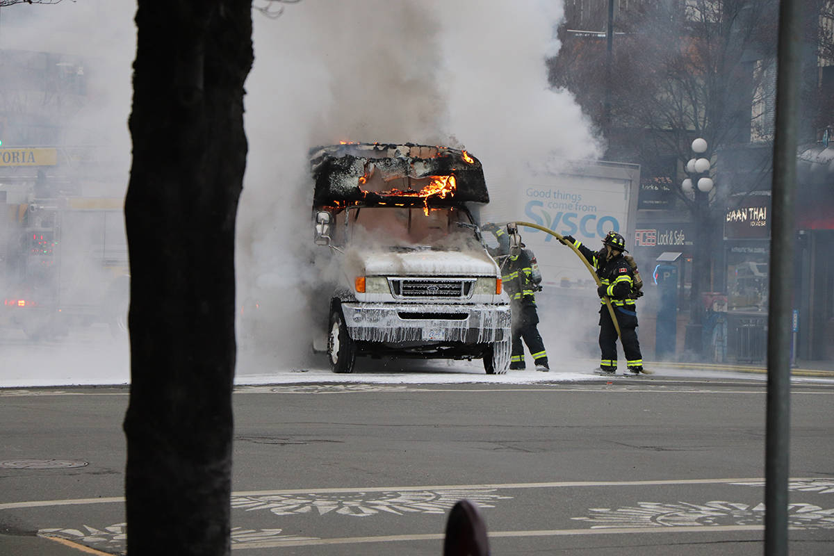 10813132_web1_VNE-BusFire5