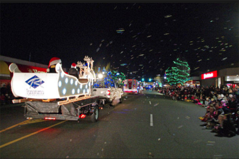 14573590_web1_181128-PNR-SidneySparklesParade_3