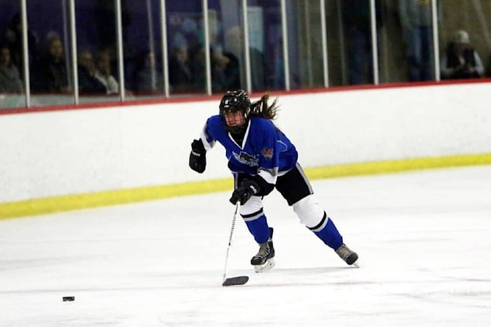 16563313_web1_190425-PNR-HayleySchaeferHockey