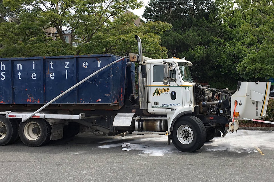 17629091_web1_garbage_truck