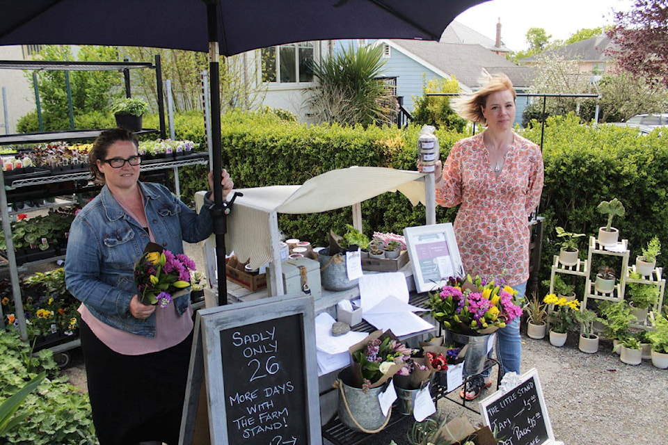 21489623_web1_200427-SNE-FarmStandSagaContinues-farmstand_1