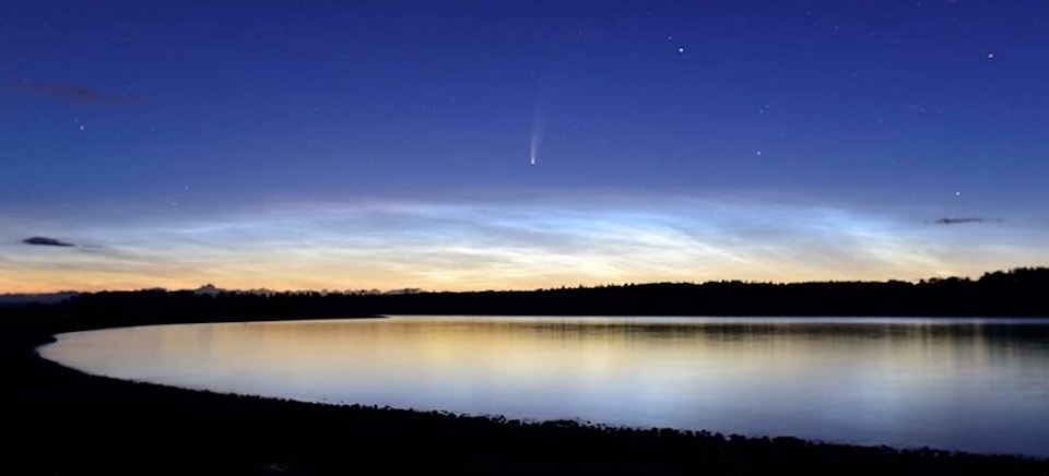 22114334_web1_200713-PNR-COMET-OVER-CENTRAL-SAANICH-NEOWISE_2