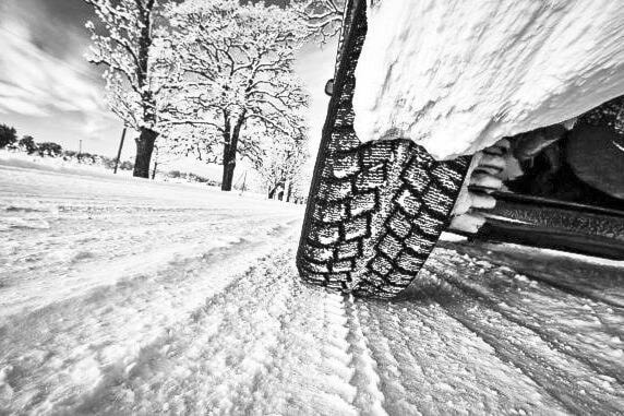 26681629_web1_210930-ACC-Winter-tires-PRINT-WinterTires_1