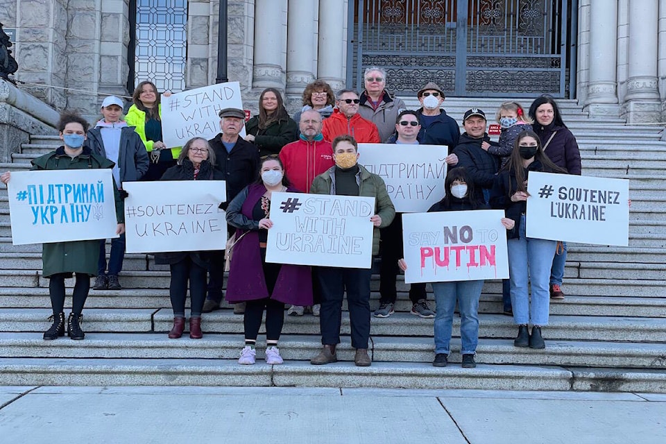 Members of Victoria’s Ukrainian community rally outside the B.C. legislature on Jan. 22. (Photo courtesy of Devon Sereda Goldie)