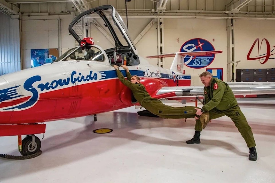 31186118_web1_221207-CVR-Snowbirds-pilot_1