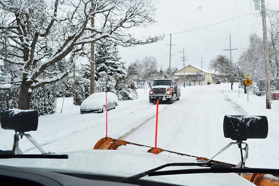 31379317_web1_221221-PNR-RoadsCentralSaanich-Plowing_1