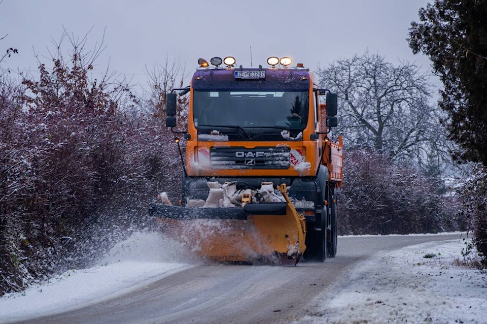 31820103_web1_230209-VNE-icbc-loses-column-plow_1