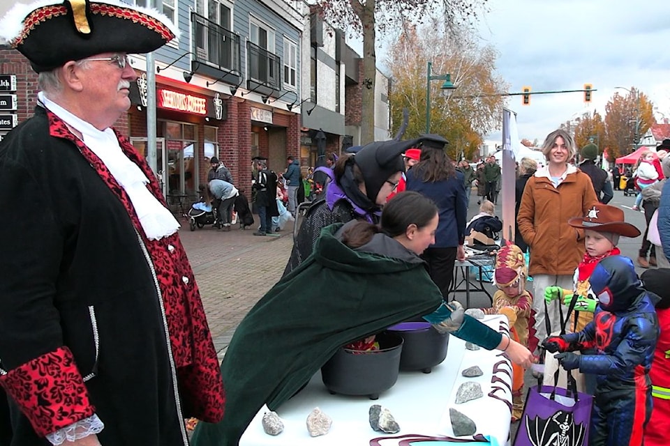 The staff of Sidney Museum handing out candies to little trick-or-treaters.