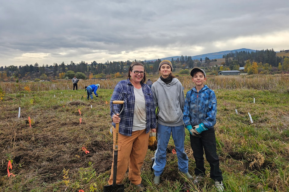 2024-10-26-thomson-marsh-planting-lmckinnon