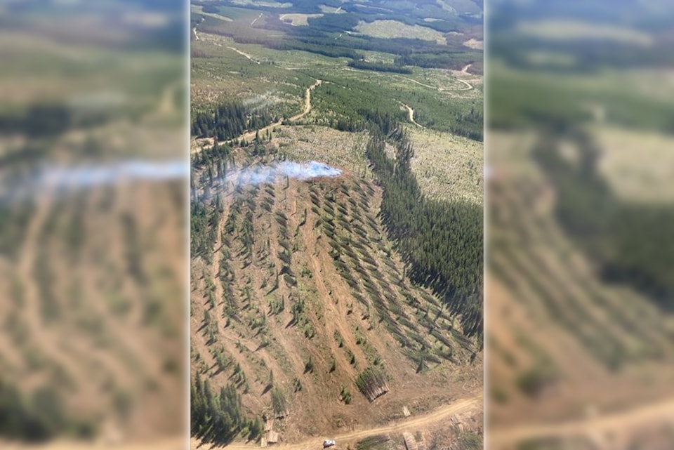 25-k50876-aerial-photo-of-wildfire