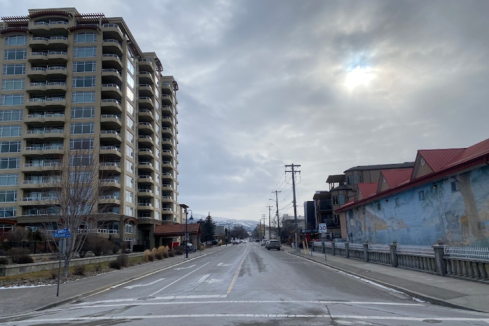 lakeshore-drive-and-winnipeg-street