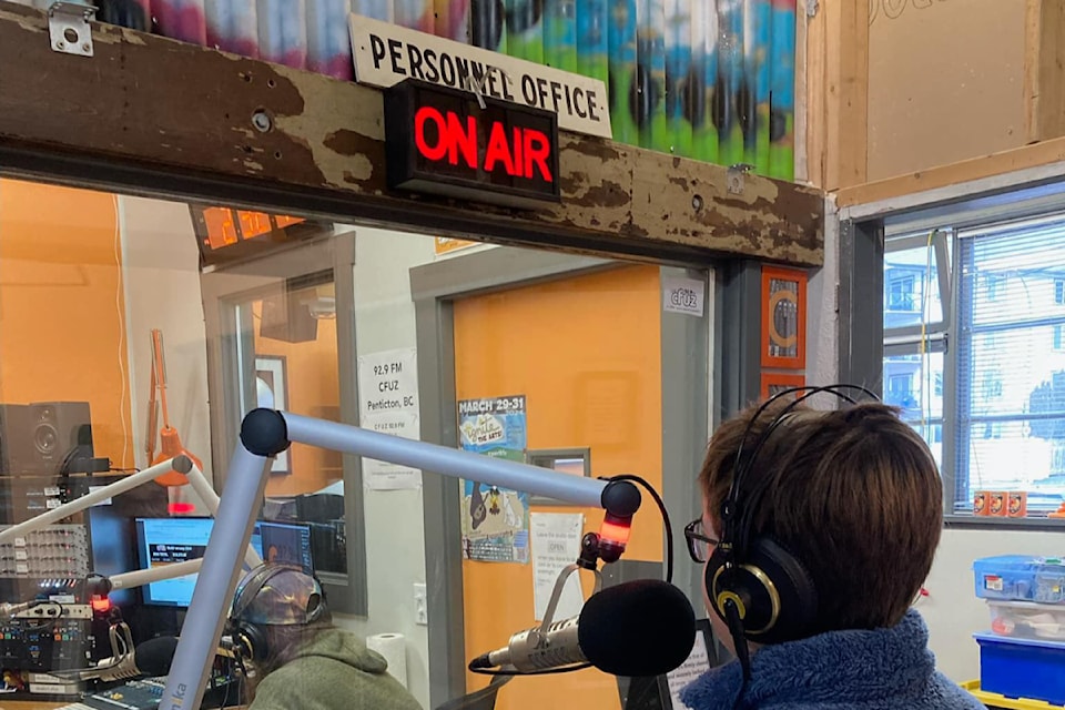 onair5-evan-at-the-mic