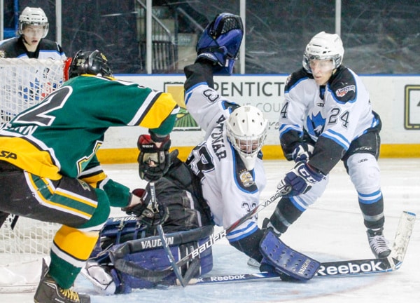 Penticton Vees take on Powell River in first game of Fred Page Cup