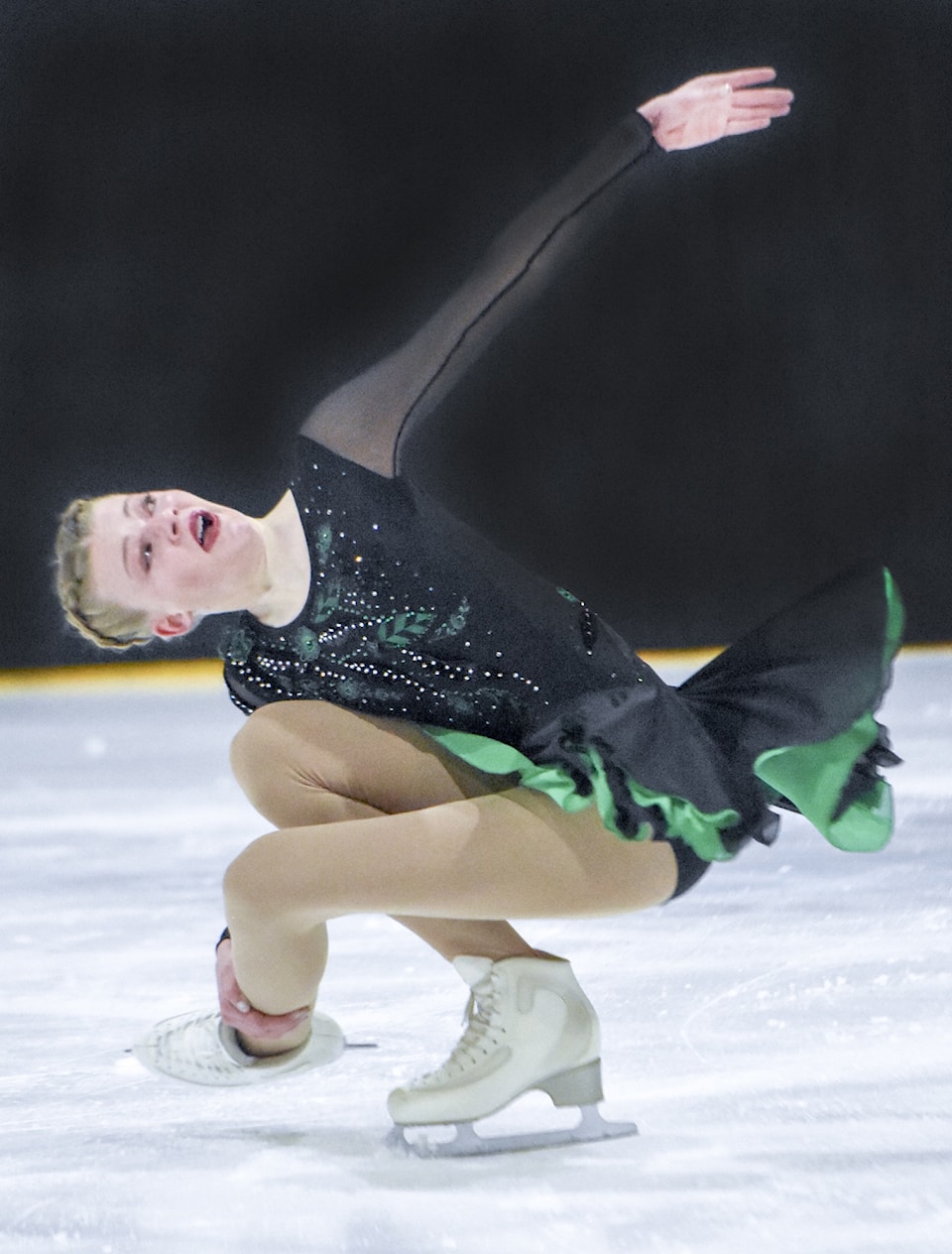 8696343_web1_170222-pwn-figure-skate-10