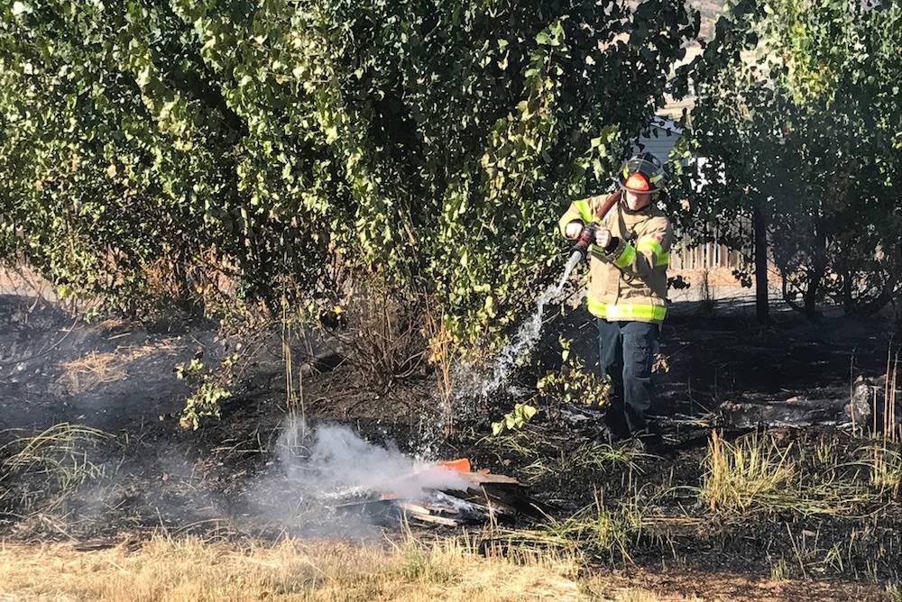 8772687_web1_171003-PWN-Brushfire1