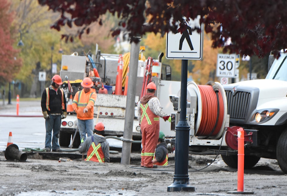 9005140_web1_171020-PWN-broken-water-main