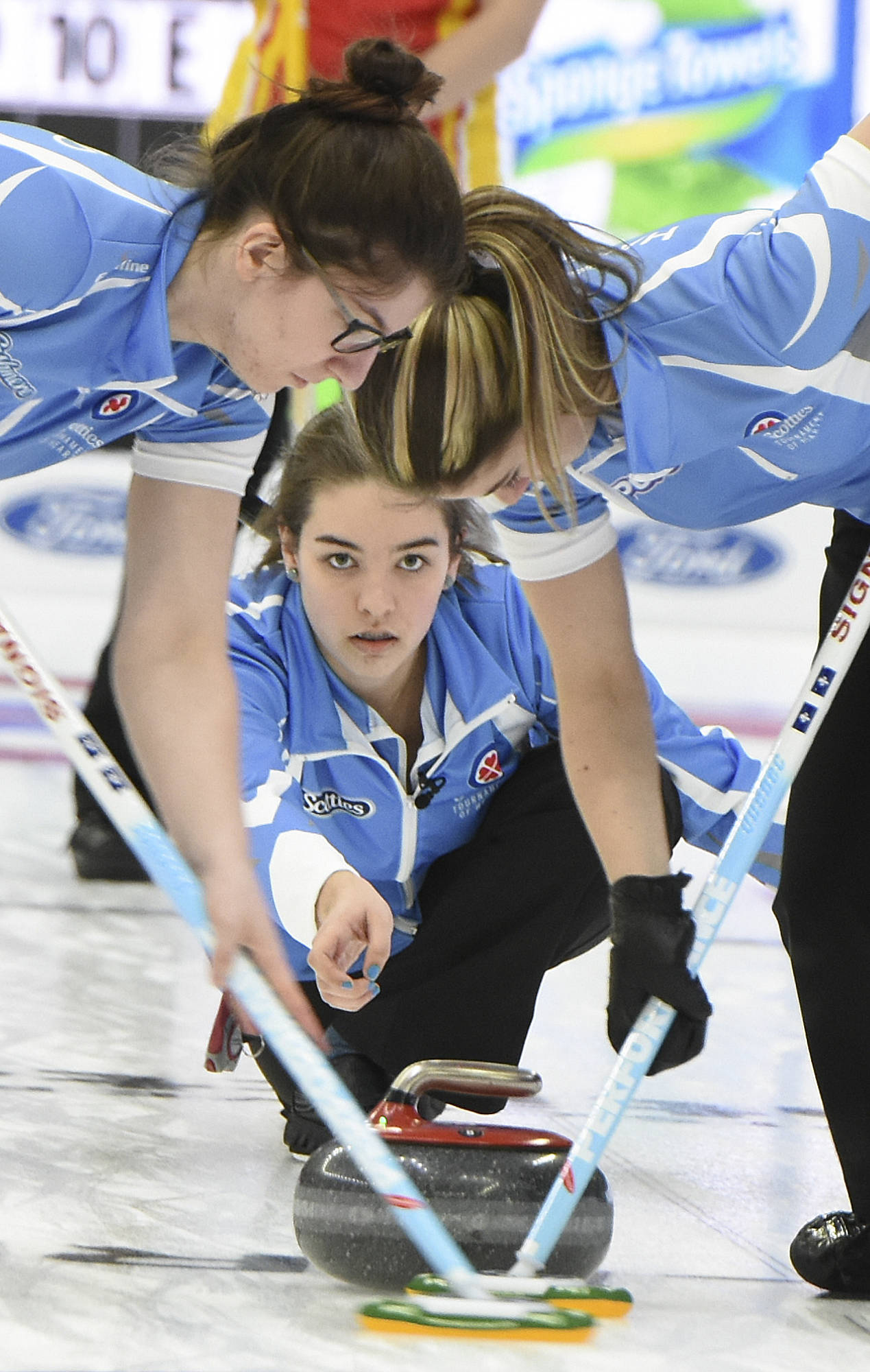 Quebec teens slide right in with Scotties curling heroes