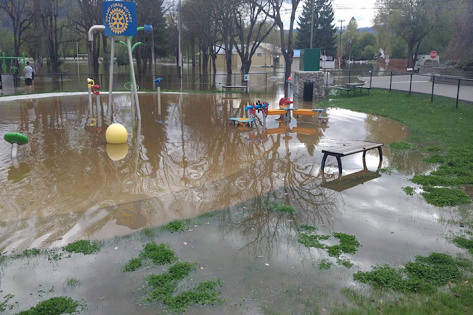 12035923_web1_180524_KCN_Grand-forks-flooding