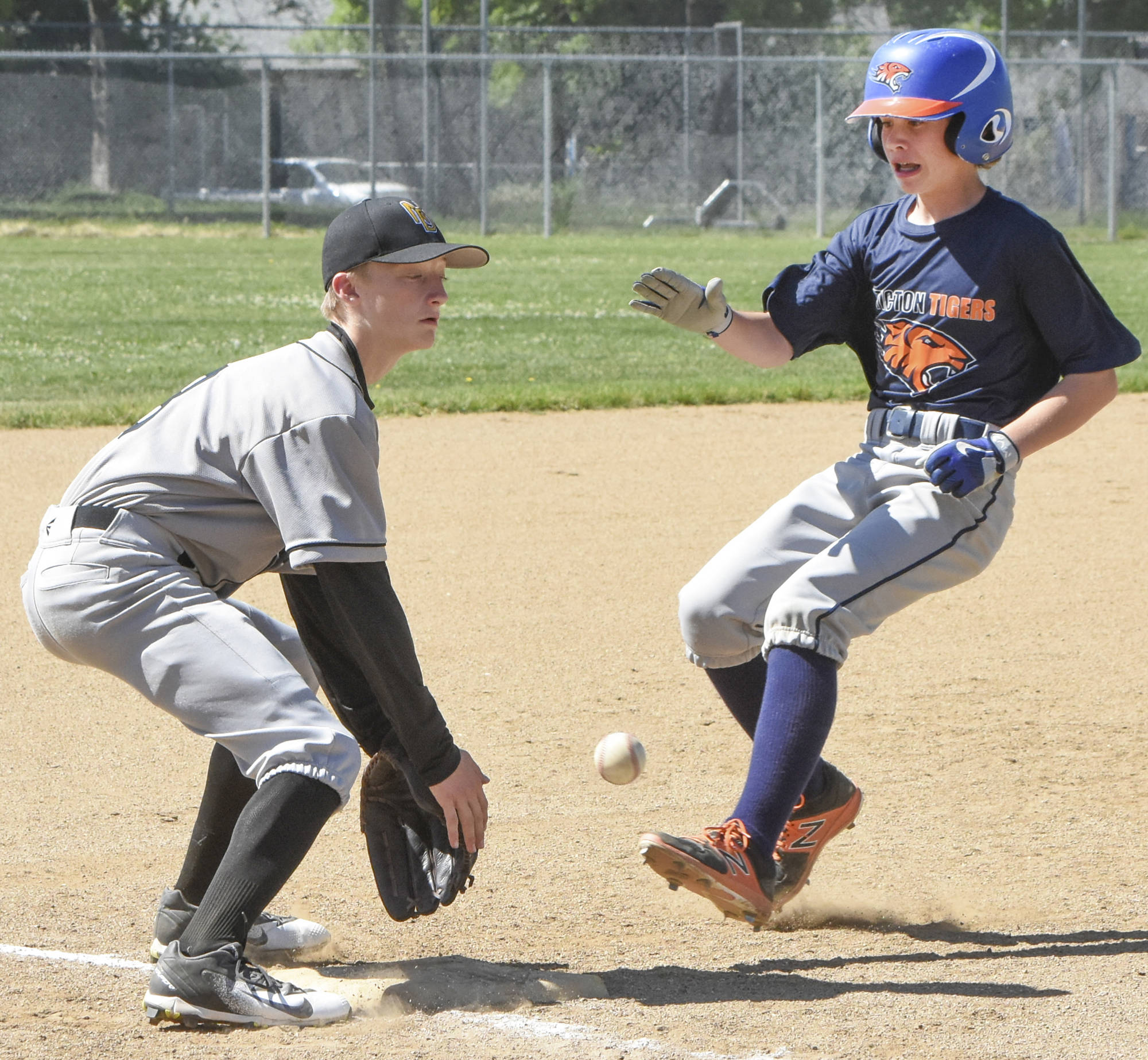 12100661_web1_180530-PWN-baseball-05