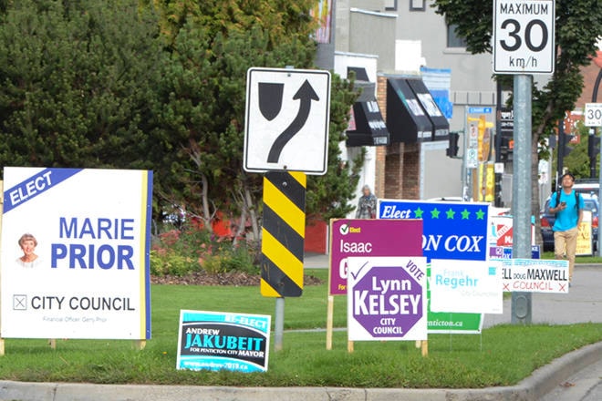 14020802_web1_180921-PWN-T-election-signs