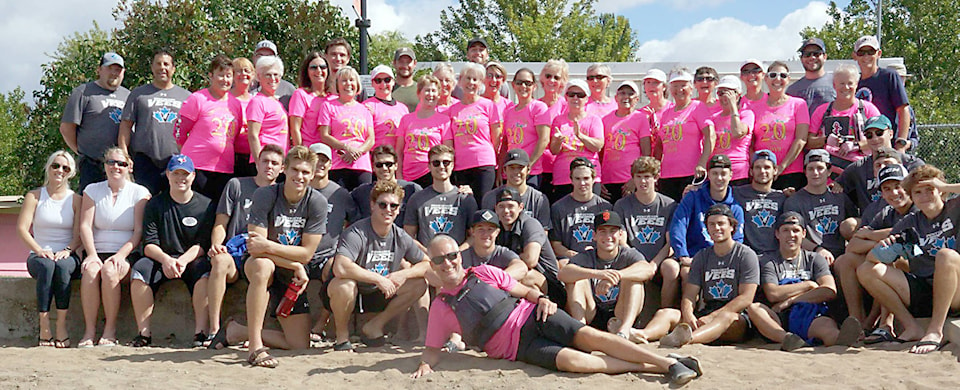 18275593_web1_190828-PWN-Vees-Dragonboat