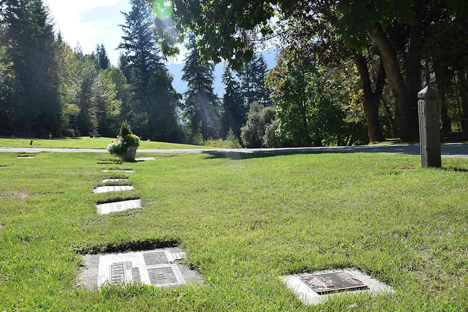 18339473_web1_copy_190904-SAA-Allbury-grave-Mt.Ida