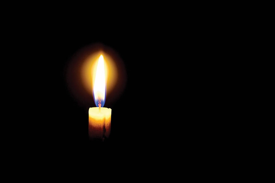 19699003_web1_Candle-small