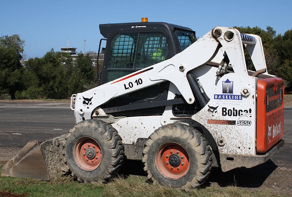 20575058_web1_Skid-steer-example