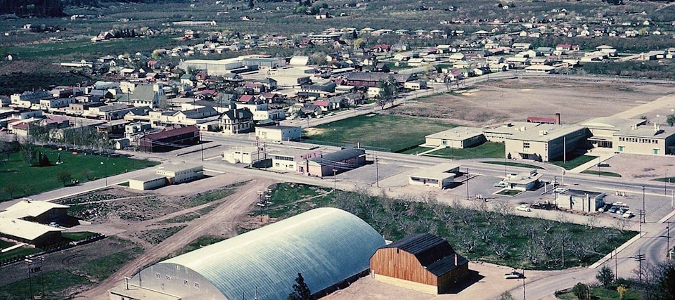 21669714_web1_200604-SUM-Historic-arena-SUMMERLAND_2