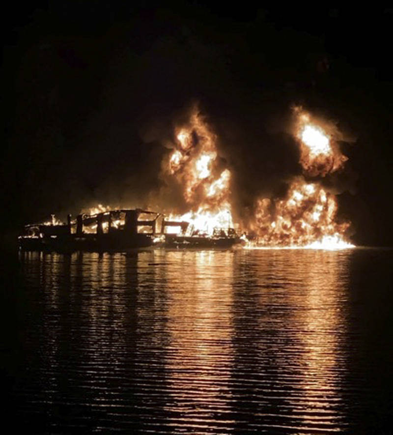 22328163_web1_200807-SAA-houseboat-2-explosions