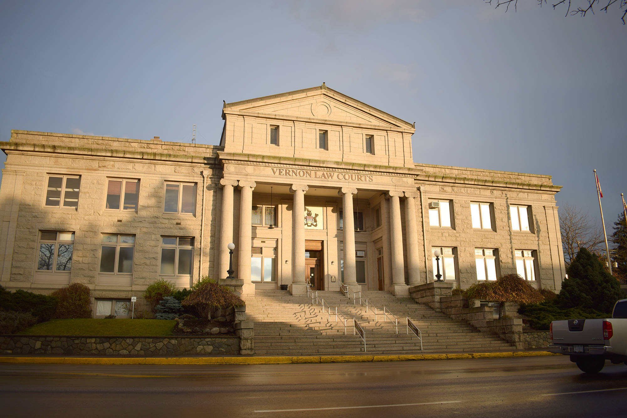 22435368_web1_Vernon-court-house