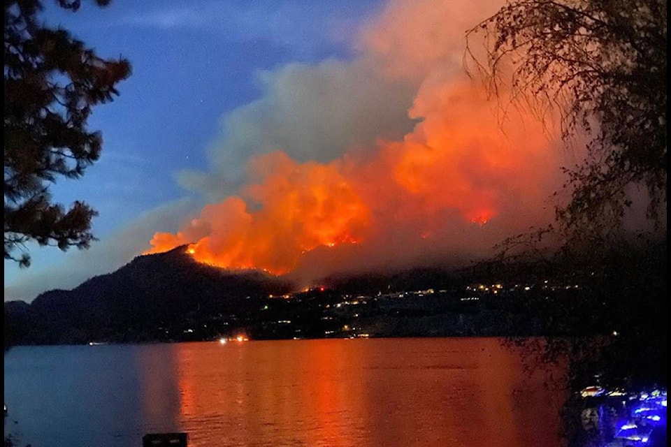 Mount Christie wildfire in Penticton, B.C., as seen on Tuesday, Aug. 18, 2020. (Lorna Nicholson/Instagram)