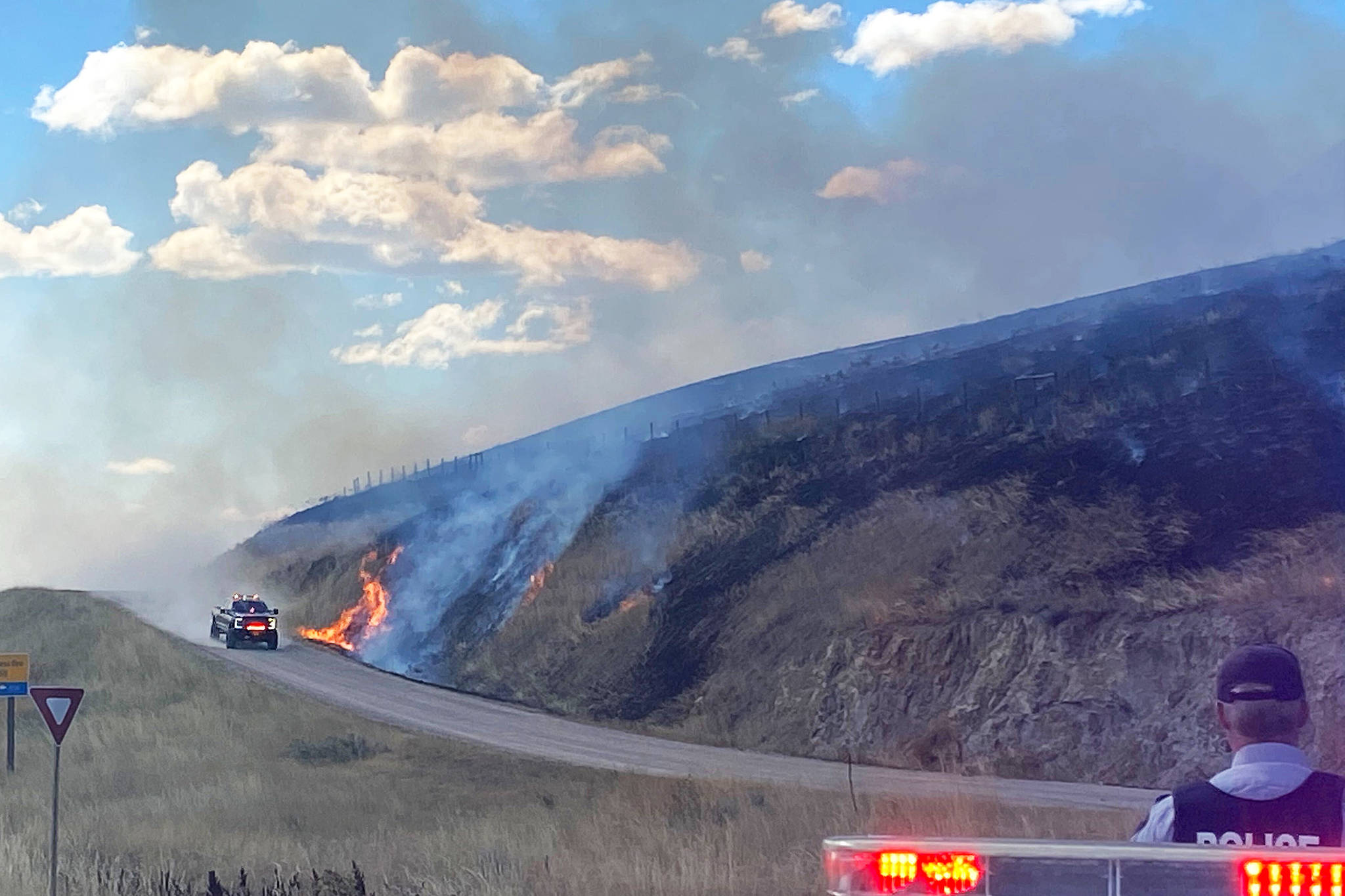 22633642_web1_copy_200910-VMS-carfire-grassfire_1