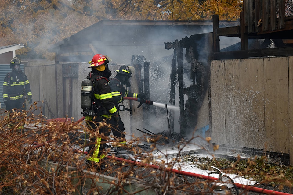 23213341_web1_201111-PWN-MotorhomeFire_2