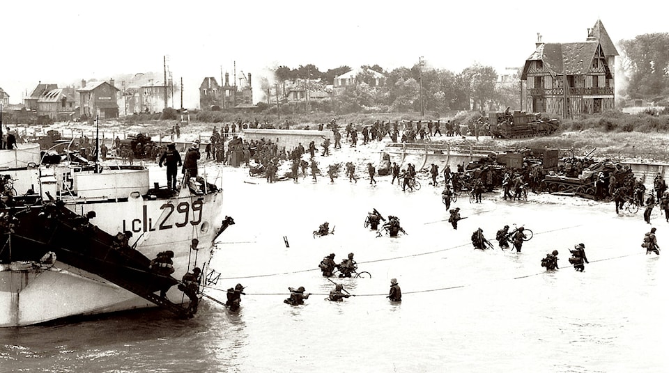 23226622_web1_190606-SUM-D-Day-veterans_1