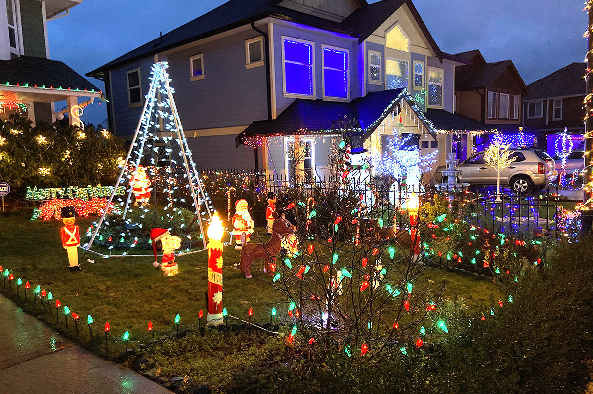 British Columbians keep Christmas lights on past holidays to combat