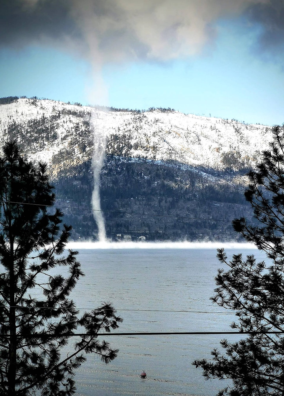 24215127_web1_210218-WIN-tornado-lake_3