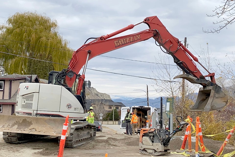 24596746_web1_201126-SUM-Road-work-photo-SUMMERLAND_2