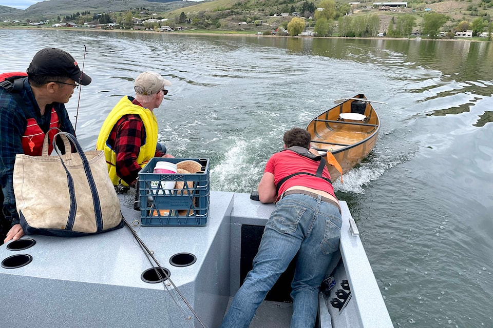 25010193_web1_210506-VMS-canoe-rescue-swan_1